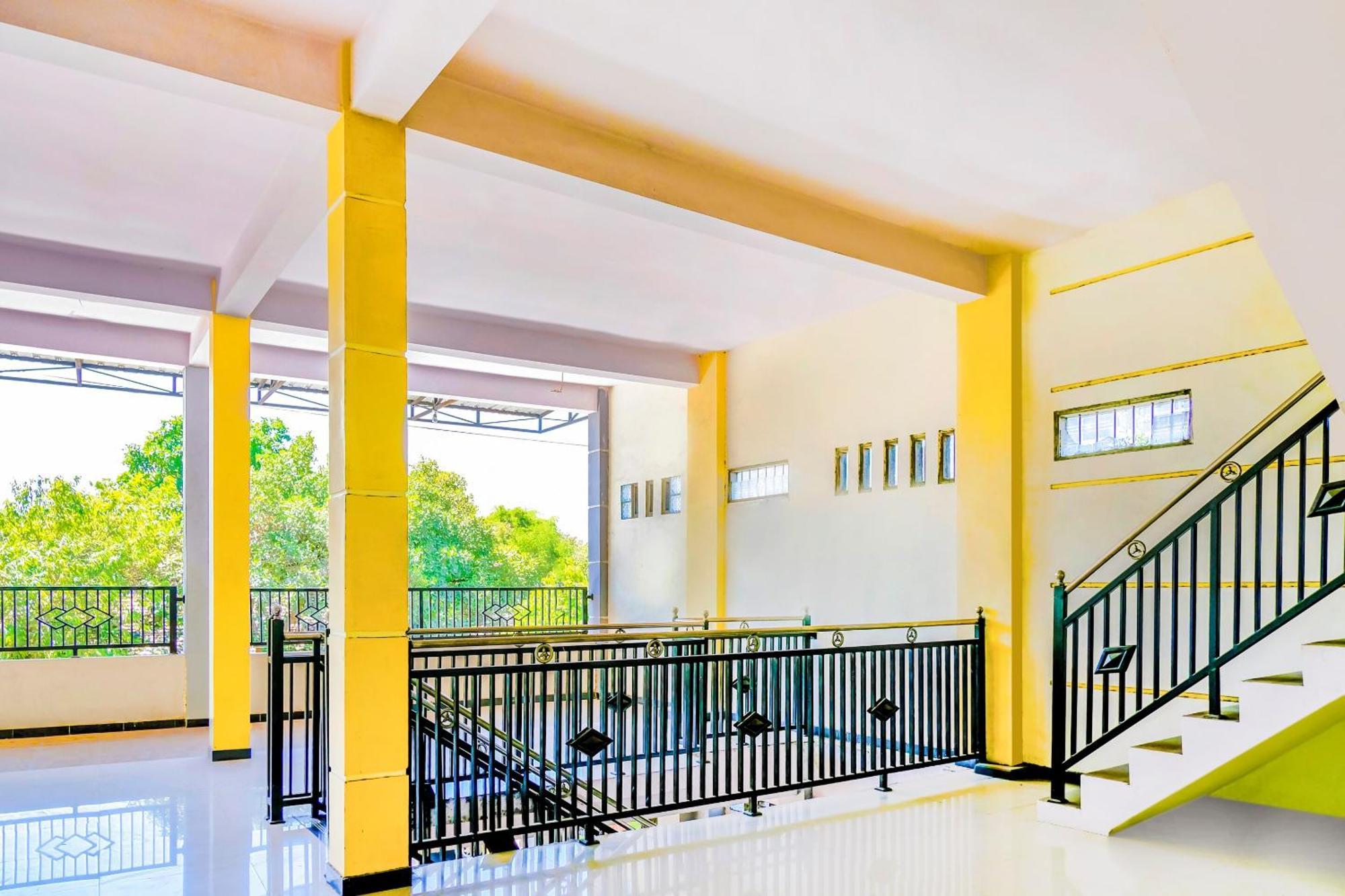 Super Oyo 1759 Family Residence Kediri  Exterior photo