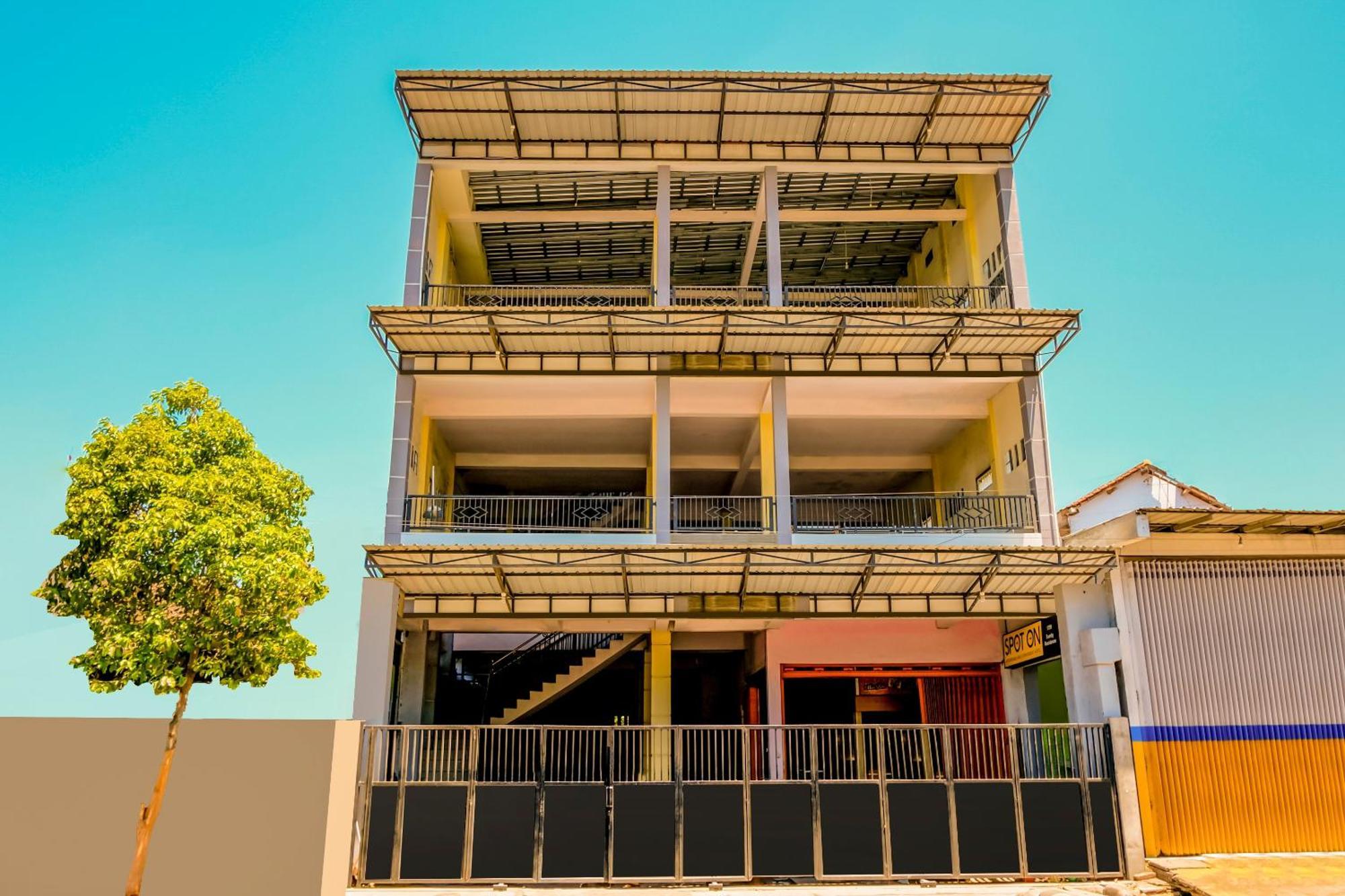 Super Oyo 1759 Family Residence Kediri  Exterior photo